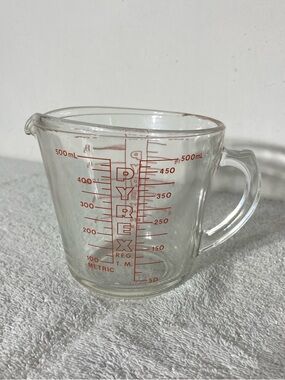 Vintage PYREX D Handle 2 CUP 500 mL Glass Measuring Cup with Red Graduations